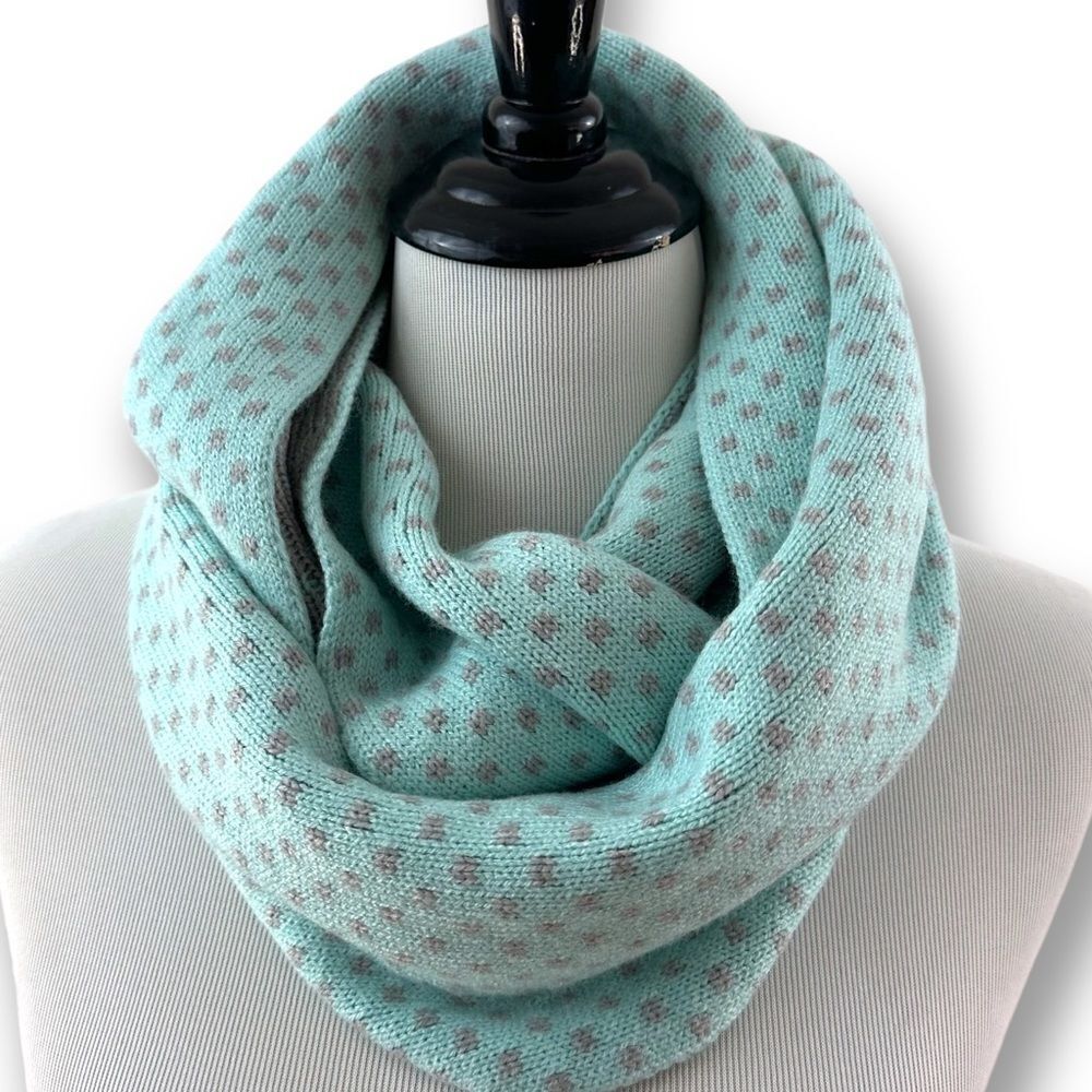 New York and‎ Company mint and gray infinity knit scarf